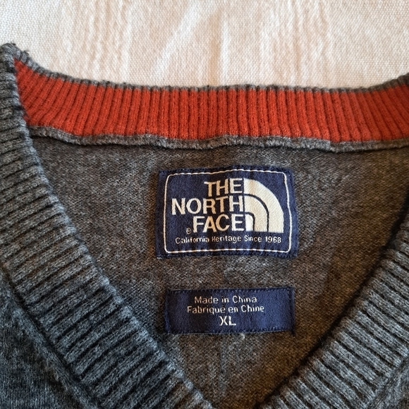 The North Face men's size XL heathered gray v neck cotton/wool blend sweater - Picture 2 of 6